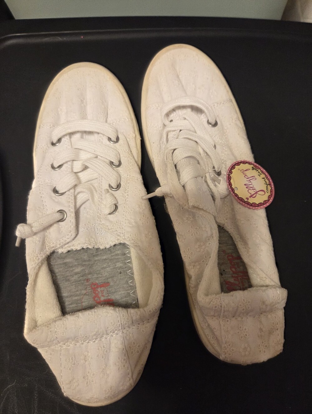 Womens Size 10 White Eyelet Lace-Up Sneakers - Picture 4 of 9